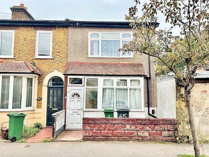 4 Bedroom House To Rent In Woodville Road, Walthamstow, E17