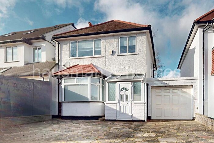 3 Bedroom Detached House For Sale In Shirehall Lane, NW4