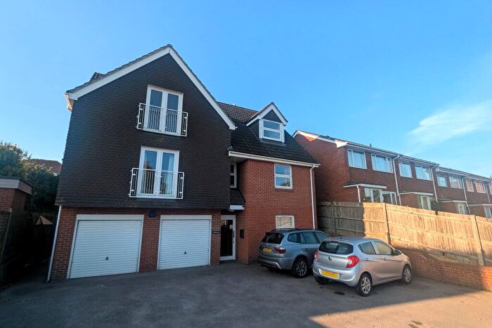 2 Bedroom Flat To Rent In Bishop's Waltham Winchester Road Unfurnished, SO32