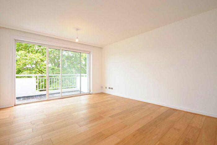 2 Bedroom Flat For Sale In Courtlands, Sheen Road, Richmond, TW10