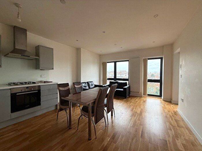 3 Bedroom Flat To Rent In Coolfin Road, Canning Town, London, E16