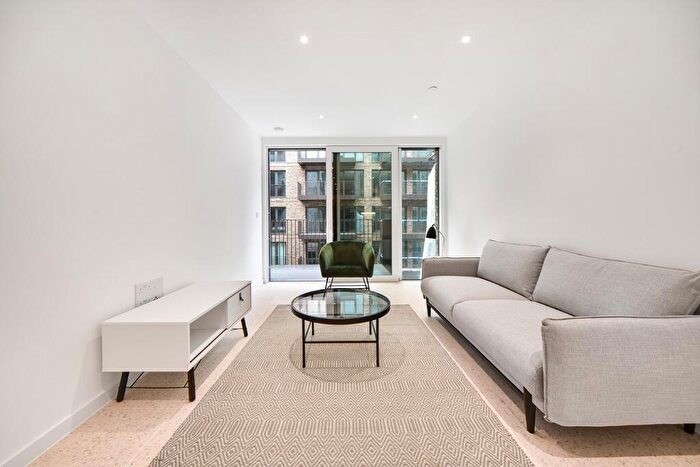 2 Bedroom Apartment To Rent In Cendal Crescent London, E1