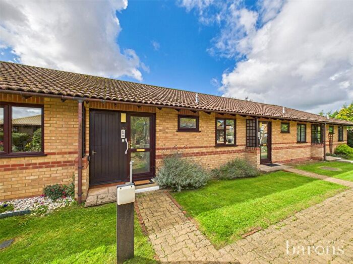 1 Bedroom Bungalow For Sale In Kendal Gardens, Basingstoke, Hampshire, RG22