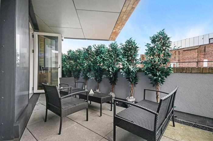 1 Bedroom Apartment For Sale In Angel Lane, London, SE17