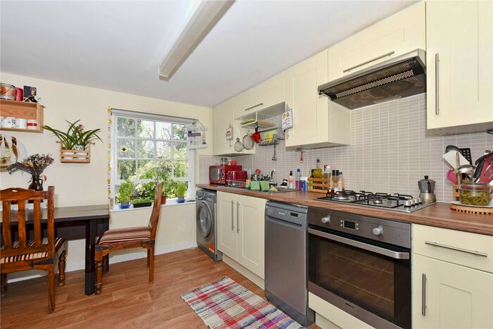 2 Bedroom Flat To Rent In Duke Street, Henley-On-Thames, Oxfordshire, RG9