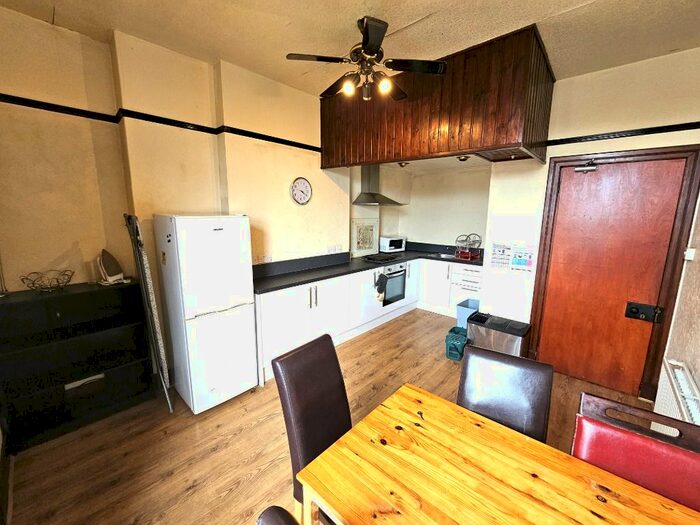 3 Bedroom Flat To Rent In Bedford Place, Kittybrewster, Aberdeen, AB24