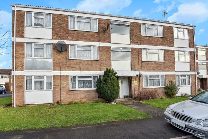 2 Bedroom Apartment To Rent In Slough, Berkshire, SL3
