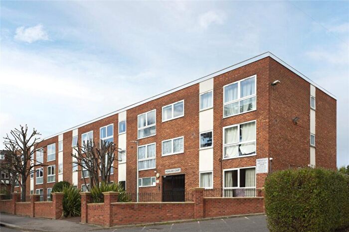 2 Bedroom Flat To Rent In Gordon Road, South Woodford, London, E18
