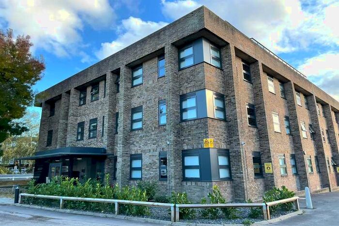 1 Bedroom Studio Flat To Rent In 1 Bedroom Studio 1st Floor In London, UB8