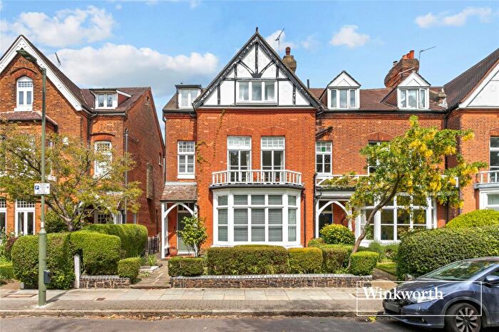 5 Bedroom End Of Terrace House For Sale In Ravenscroft Park, High Barnet, EN5