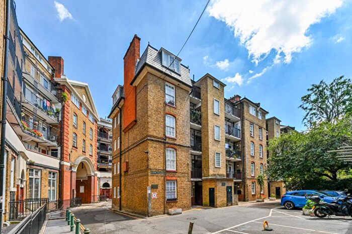 2 Bedroom Flat For Sale In Portpool Lane, Farringdon, London, EC1N