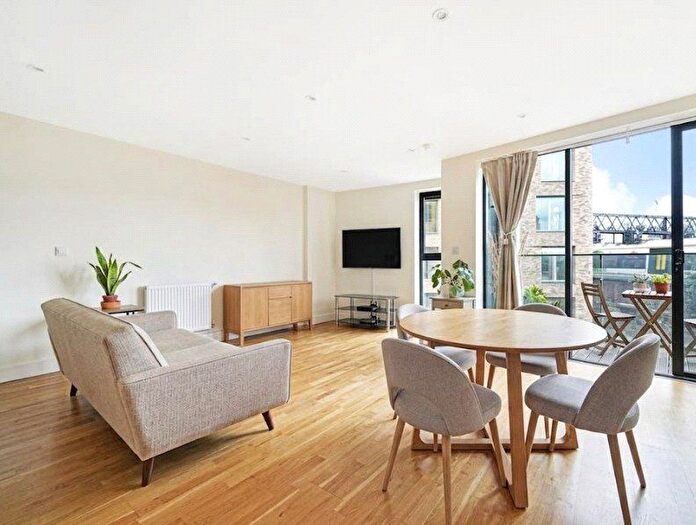 1 Bedroom Flat To Rent In Arc House, London, SE1