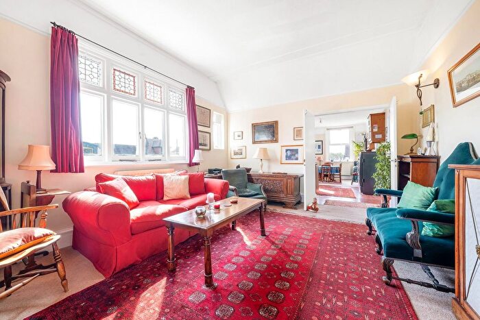 3 Bedroom Flat For Sale In Palace Road, SW2