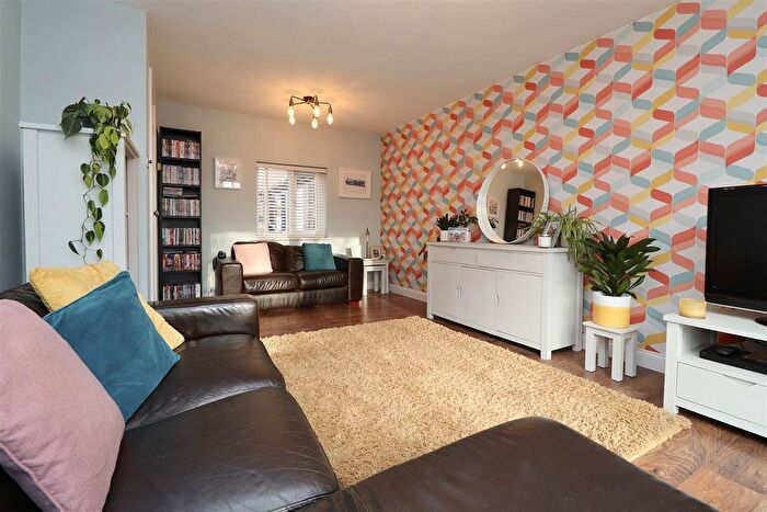 3 Bedroom End Of Terrace House For Sale In Holly Close, Full Sutton, York, YO41