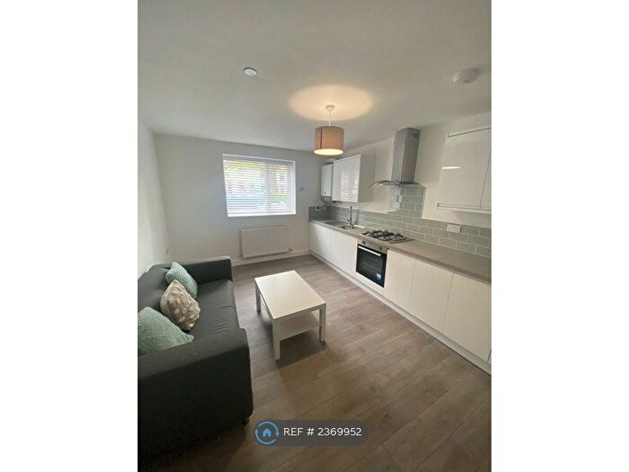 2 Bedroom Flat To Rent In Maindy, Cardiff, CF14