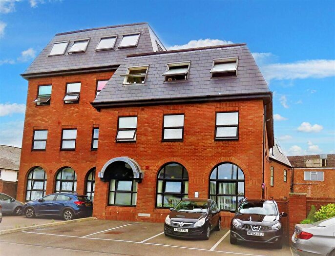 2 Bedroom Apartment To Rent In West Street Dunstable Beds, LU6