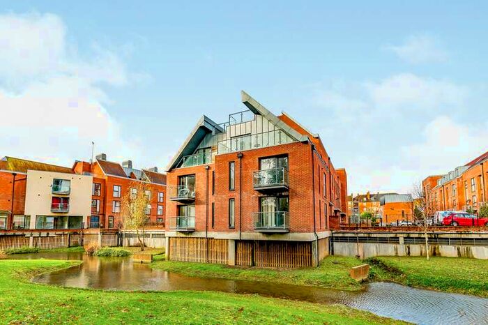 2 Bedroom Apartment To Rent In Candleford Court, Buckingham, MK18