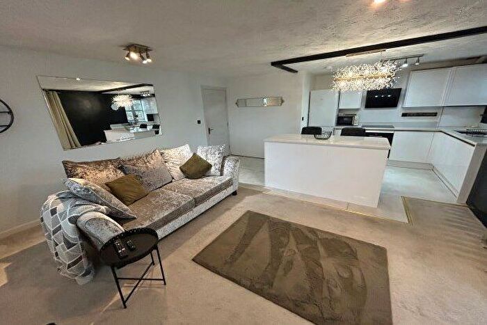 2 Bedroom Flat To Rent In Hall Lane, Manchester, M23