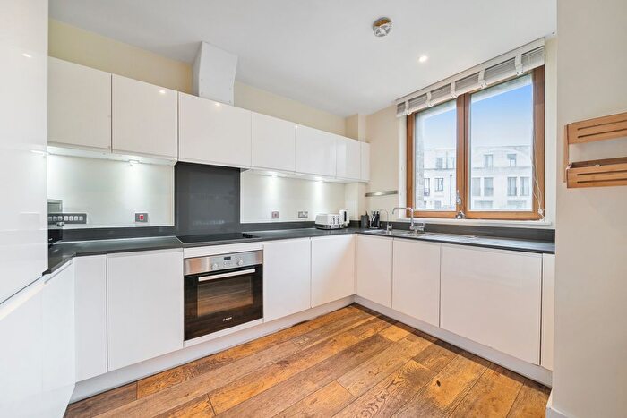 2 Bedroom Flat To Rent In Shalfleet Drive, W10