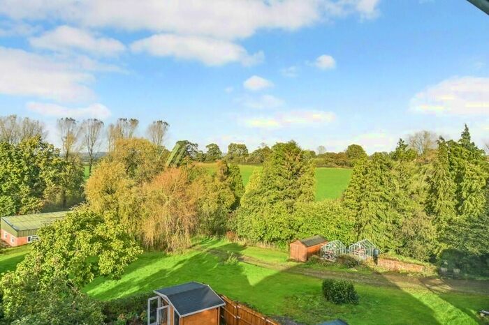 4 Bedroom Semi-Detached House For Sale In The Ridgeway, Ashford, TN25