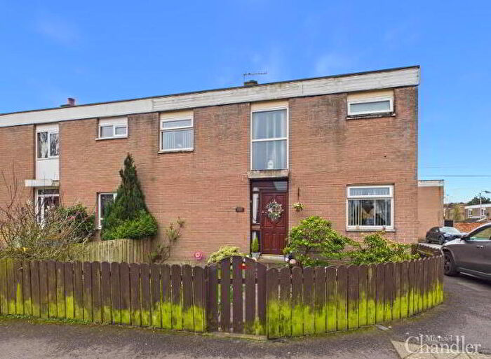 3 Bedroom Mid Terraced House For Sale In Kinross Avenue, Belfast, BT5