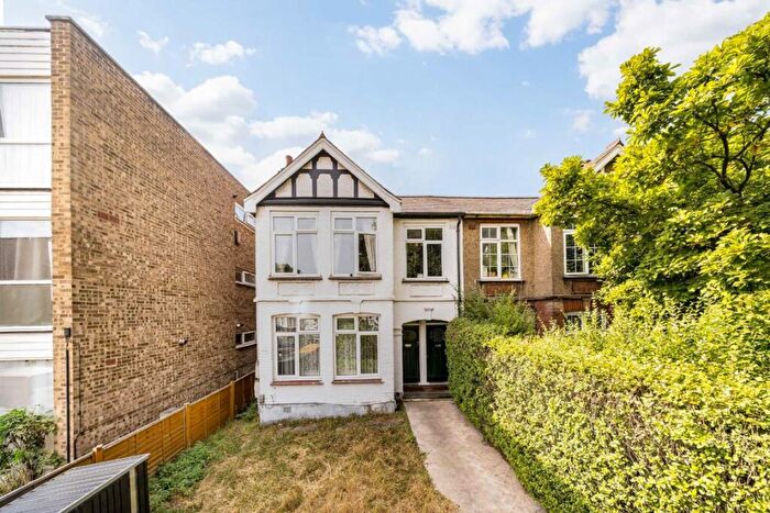 3 Bedroom Flat To Rent In Lansdowne Road, London, N17