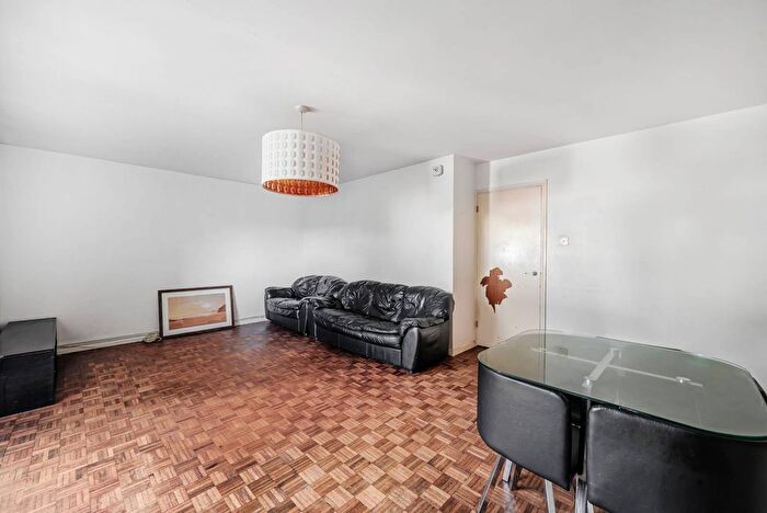 2 Bedroom Flat To Rent In Inglis Road, Ealing, London, W5