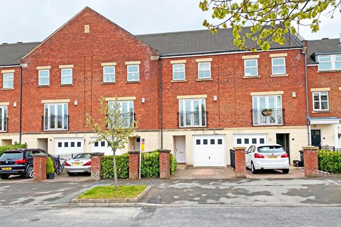 4 Bedroom Terraced House To Rent In Hutton Gate, Harrogate, HG2