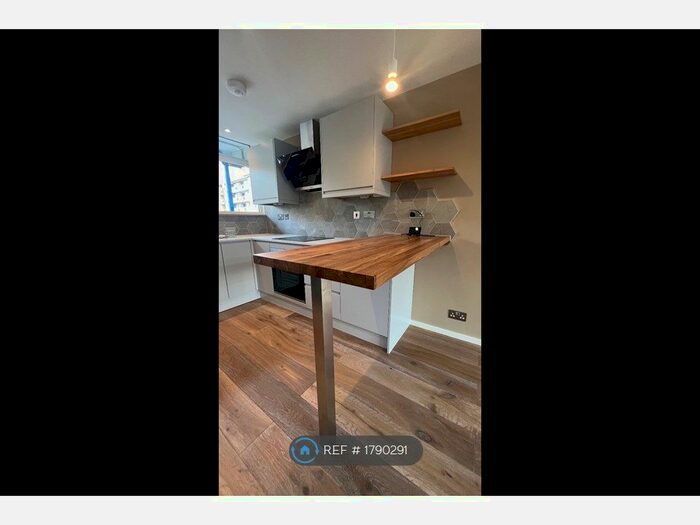 1 Bedroom Flat To Rent In Bishops Way, London, E2