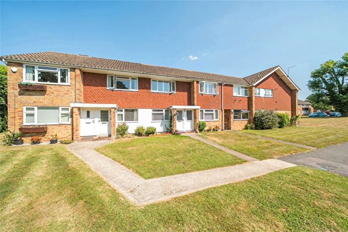 2 Bedroom Maisonette For Sale In Clifton Close, Farnborough Village, Kent, BR6
