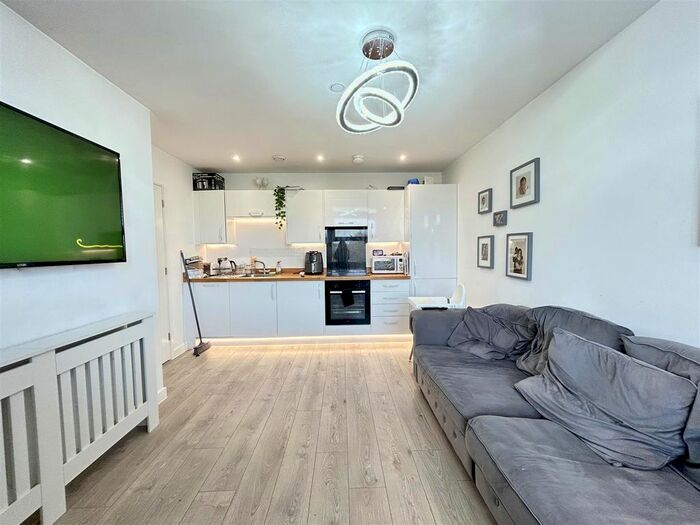 1 Bedroom Flat To Rent In Edinburgh House, Edinburgh Gate, Harlow, CM20