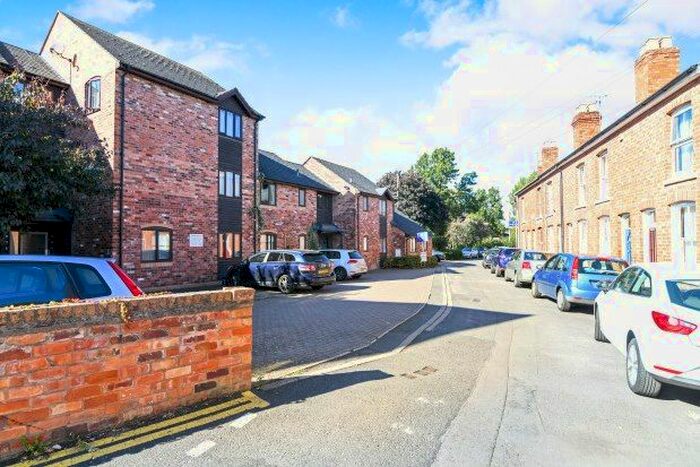 2 Bedroom Flat To Rent In Spring Lane, Worcester, WR5
