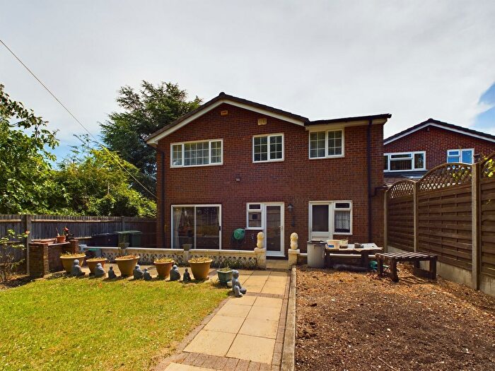 4 Bedroom Detached House For Sale In Dove Close, Kempshott, Basingstoke, RG22
