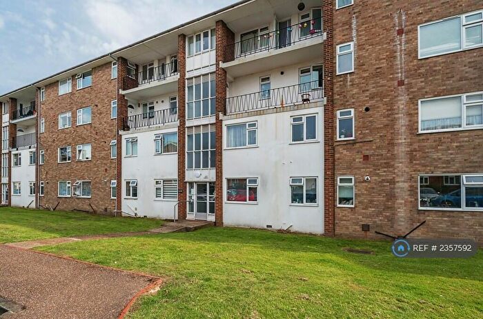 2 Bedroom Maisonette To Rent In Meadway Court, Southwick, Brighton, BN42