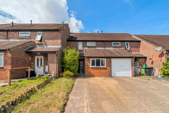 3 Bedroom Terraced House To Rent In The Close, Henley-on-Thames, Oxfordshire, RG9