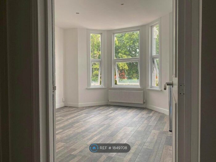 2 Bedroom Flat To Rent In Culverley Road, London, SE6