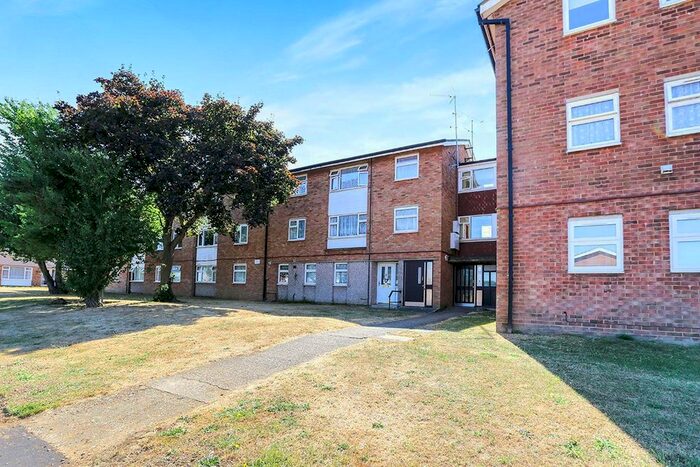 2 Bedroom Flat To Rent In Bingen Road, Hitchin, Hertfordshire, SG5