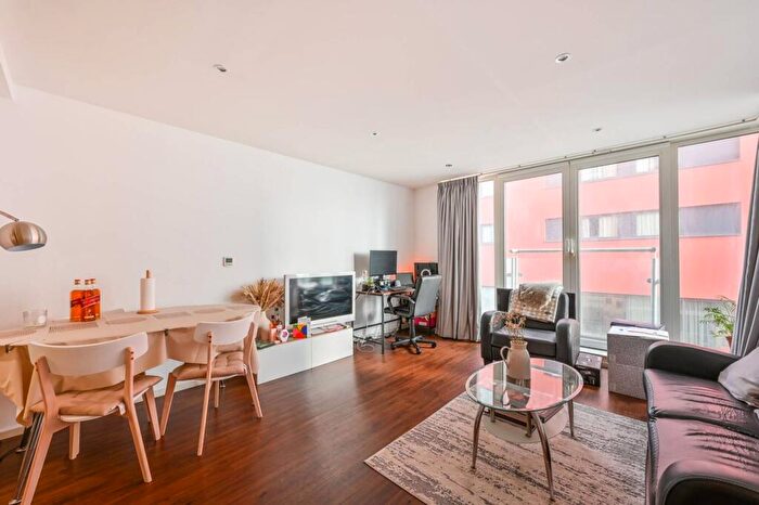 1 Bedroom Flat To Rent In The Oxygen, Royal Docks, London, E16