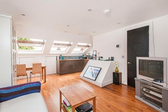 1 Bedroom Flat To Rent In Hubert Grove, SW9
