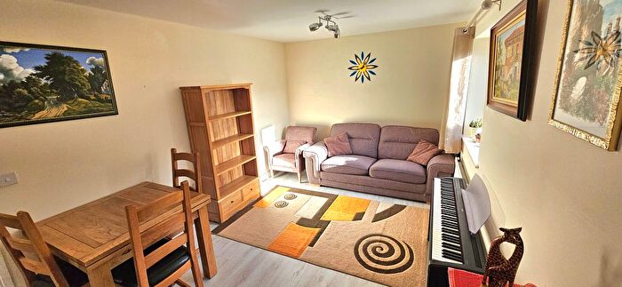 3 Bedroom Semi-Detached House For Sale In Murdoch Place, Oxford, OX2