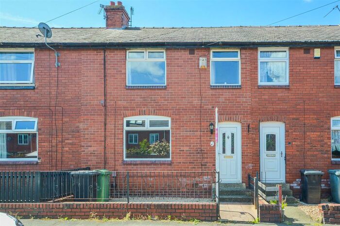 3 Bedroom Terraced House For Sale In Queens Road, Morley, Leeds, LS27