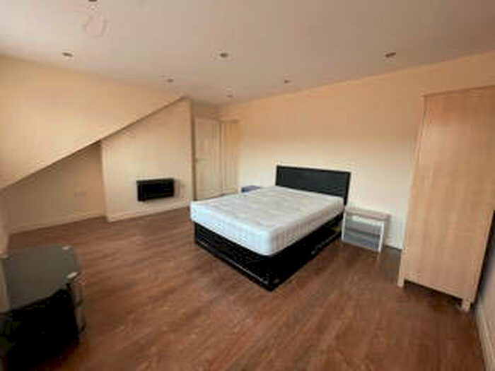 1 Bedroom Flat To Rent In Sholebroke Place Sholebroke Place, Leeds, LS7
