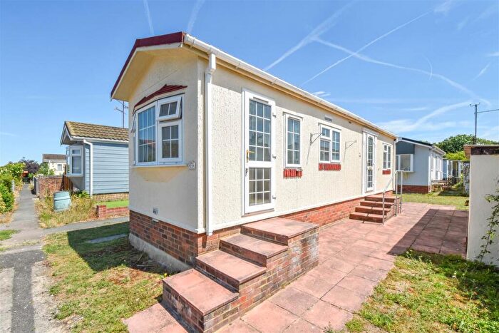 1 Bedroom Mobile Home For Sale In Chelmsford Road, Blackmore, Ingatestone, CM4