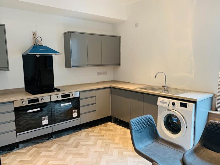 5 Bedroom Terraced House To Rent In Portland Street | Student House | /, LN5