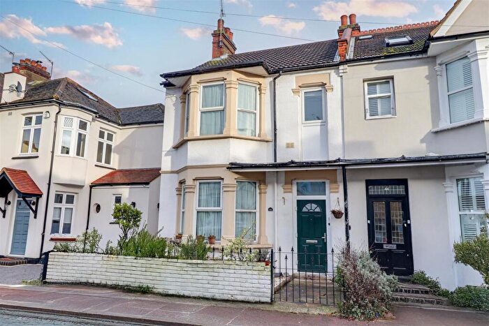 3 Bedroom Semi Detached House For Sale In Westbourne Grove, Westcliff-on-Sea, SS0