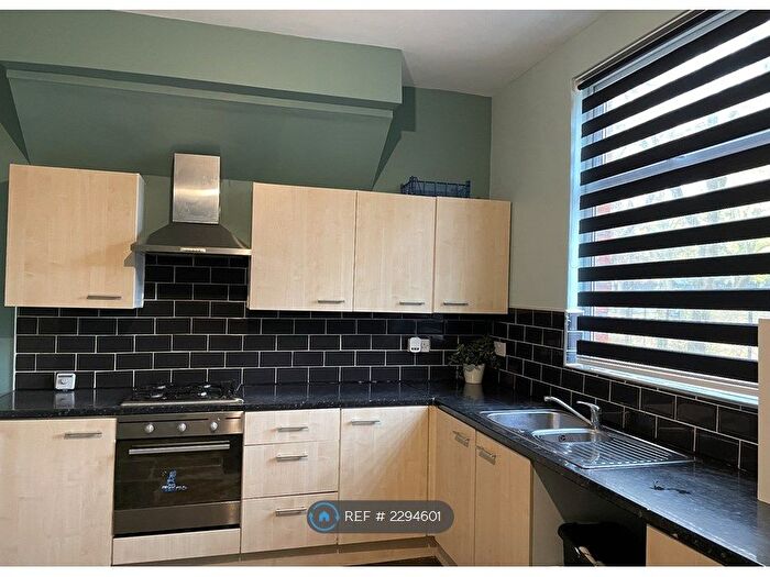4 Bedroom Terraced House To Rent In Southfield Mount, Armley, Leeds, LS12