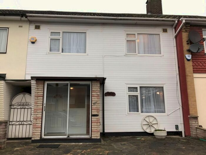 3 Bedroom Terraced House To Rent In Retford Road, Romford, RM3