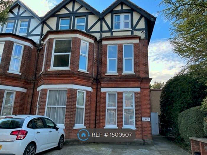3 Bedroom Flat To Rent In Cheriton Road, Folkestone, CT19