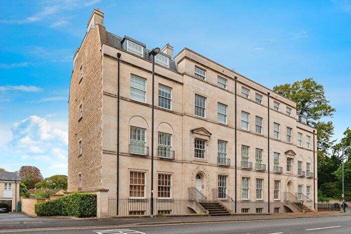 2 Bedroom Flat For Sale In Henrietta Road, Bath, BA2