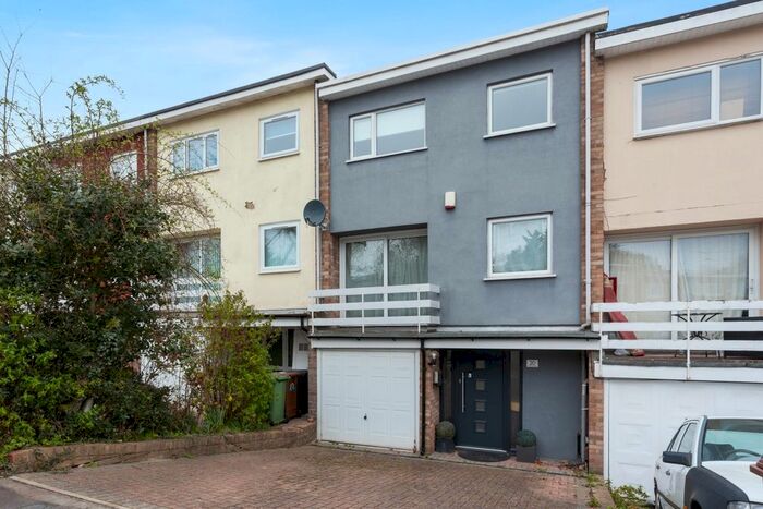 4 Bedroom Terraced House To Rent In Ivinghoe Road, Bushey, WD23